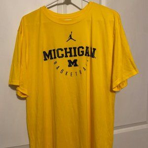 NIKE - U of M Basketball Men's T-dri fit